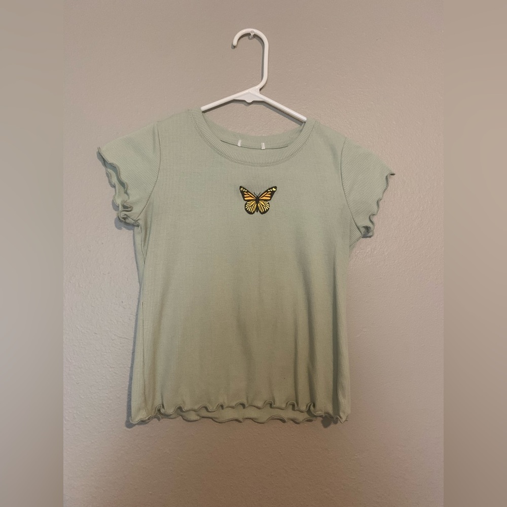 Lettuce ruffled stitching baby tee.